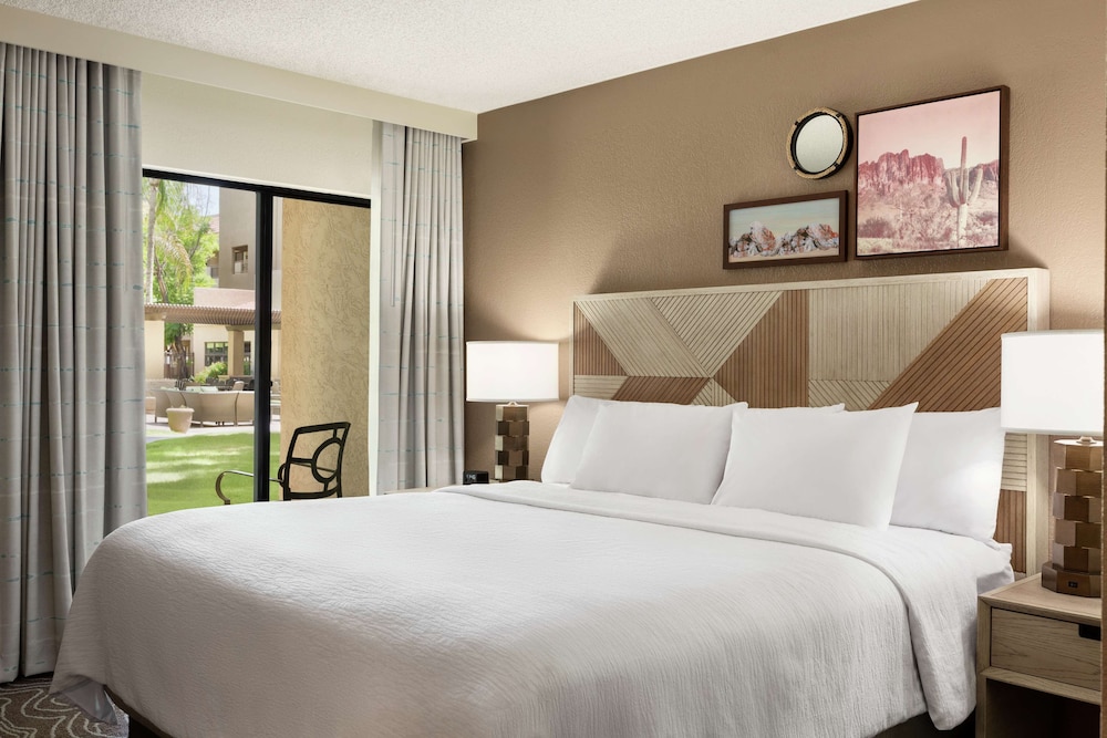Basic Room, 1 King Bed, Non Smoking photo 2