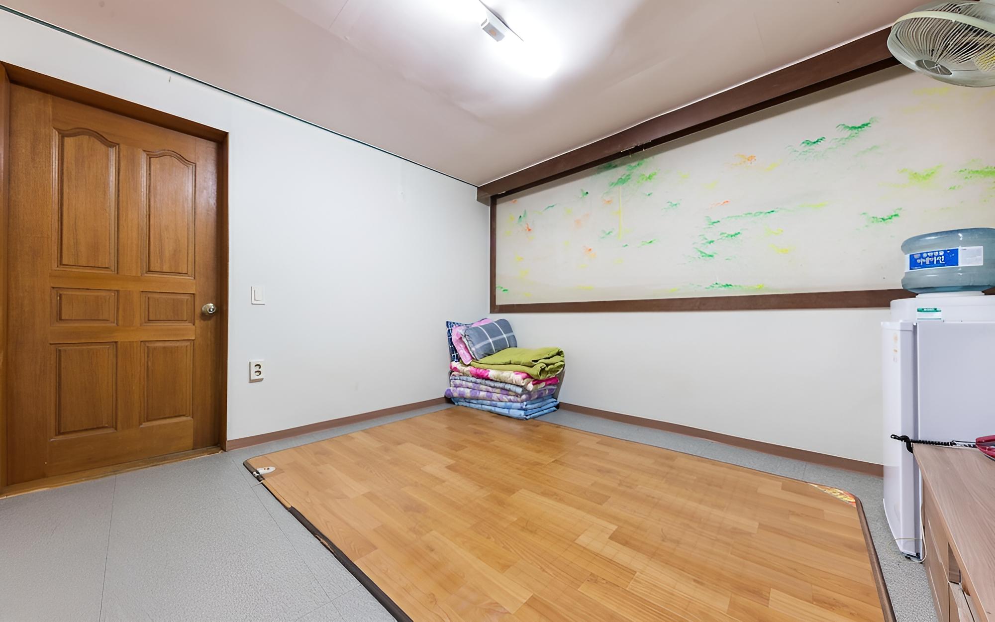 Room (Ondol room) - Photo 10