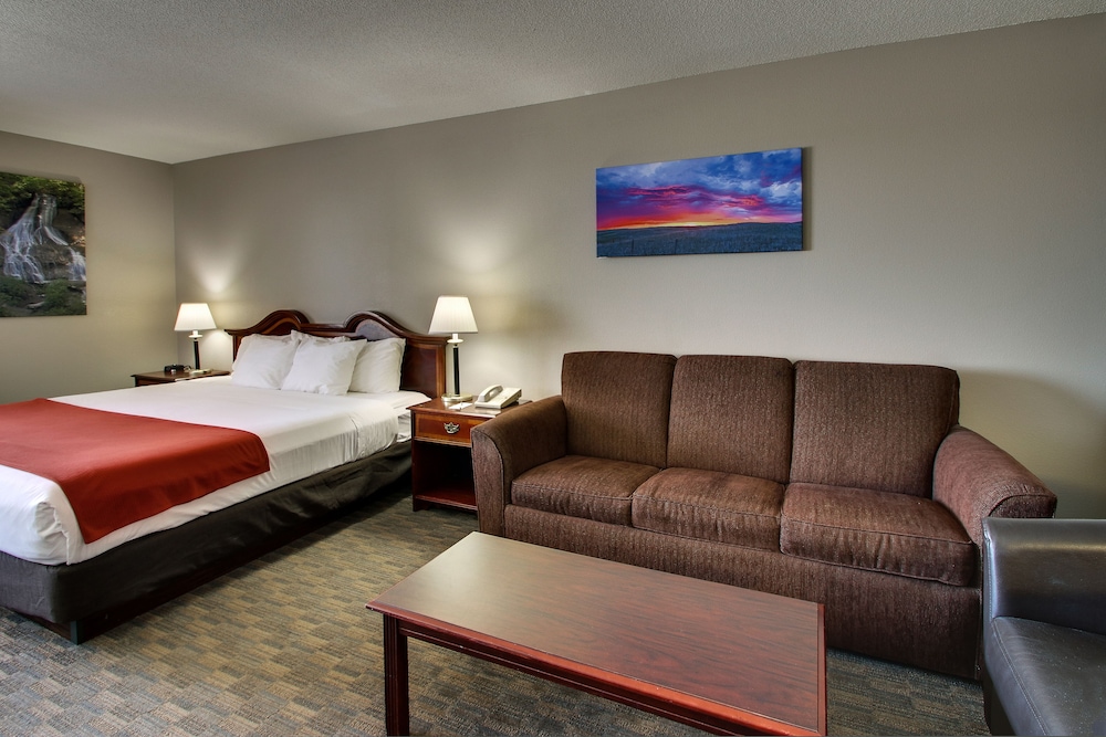 Suite, 1 King Bed (Handicap Accessible King Suite) photo 2