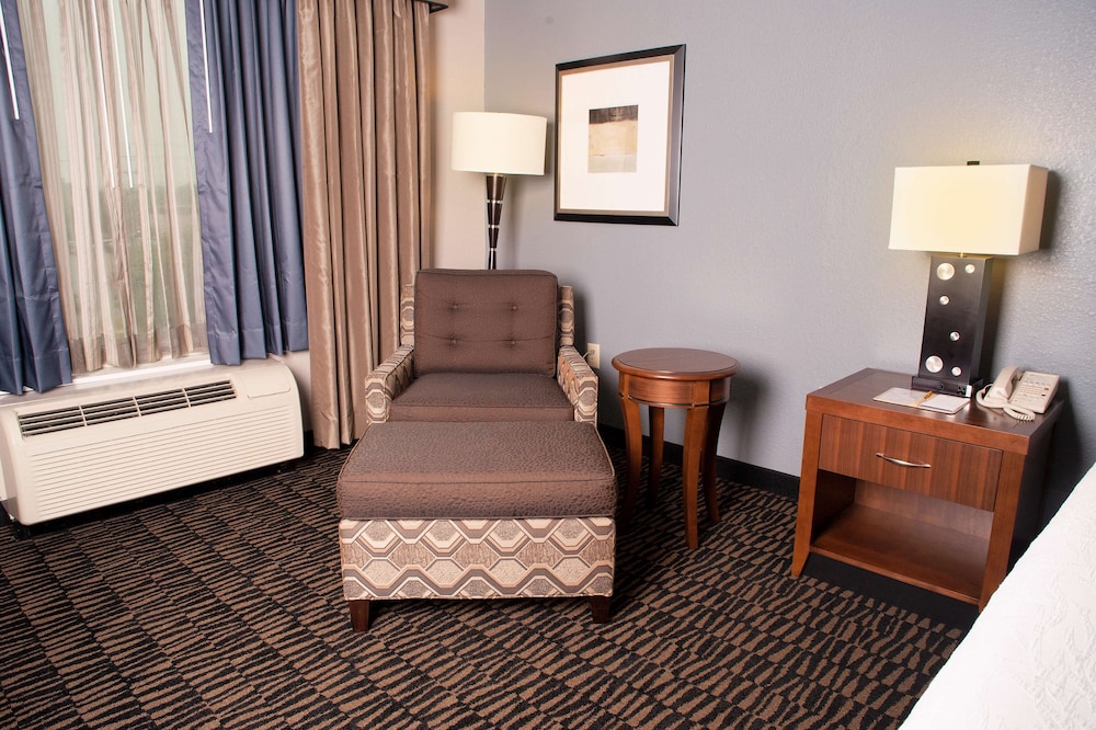 Two Double Beds - Photo 5