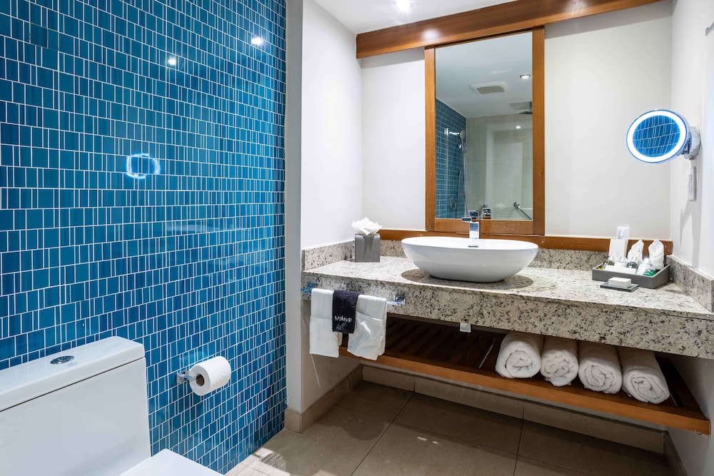 Suite, 1 King Bed, Pool View (swim-out Junior Suite)