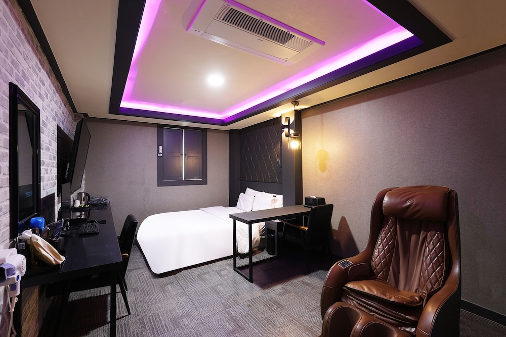 Business Double Room, 1 Queen Bed photo 3