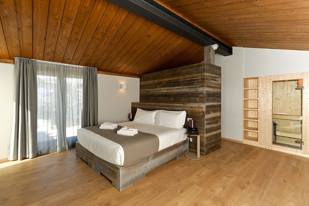 Luxury Suite, Terrace (Private Pool and Sauna) photo 3