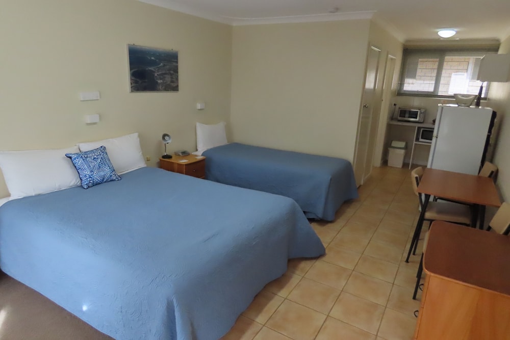 Classic Plus Studio (1 Queen and 1 Single Bed) photo 3