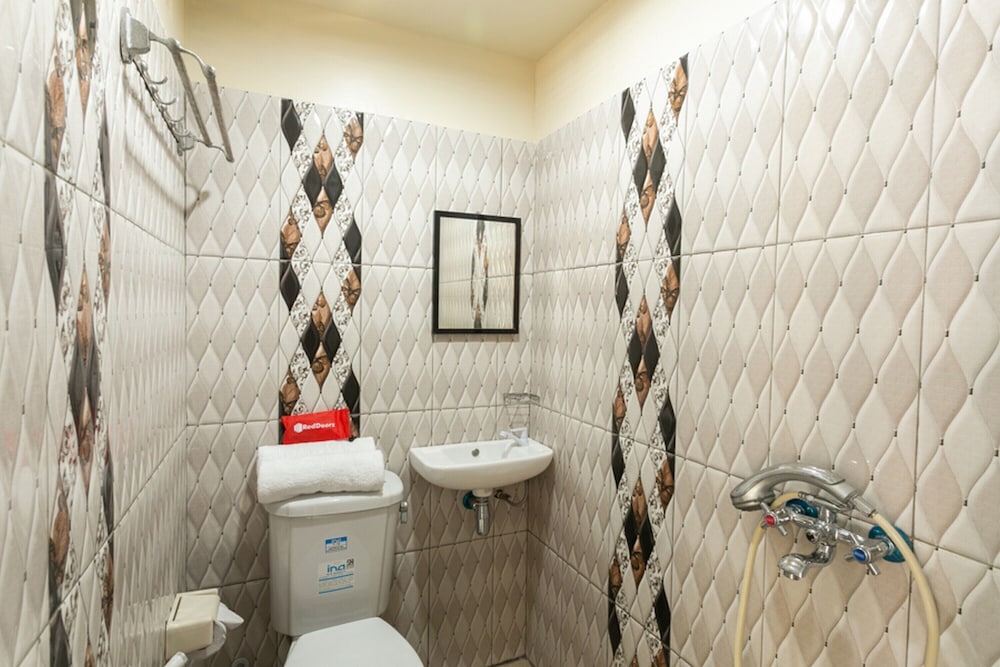 Double Room (Reddoorz) photo 3