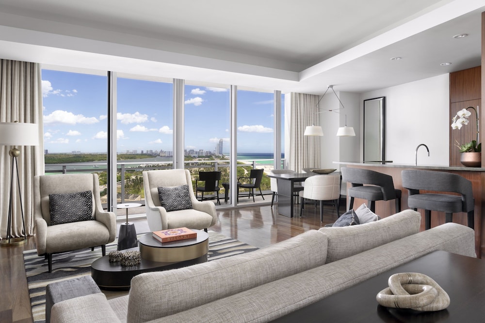Suite, 1 Bedroom, Balcony (View)