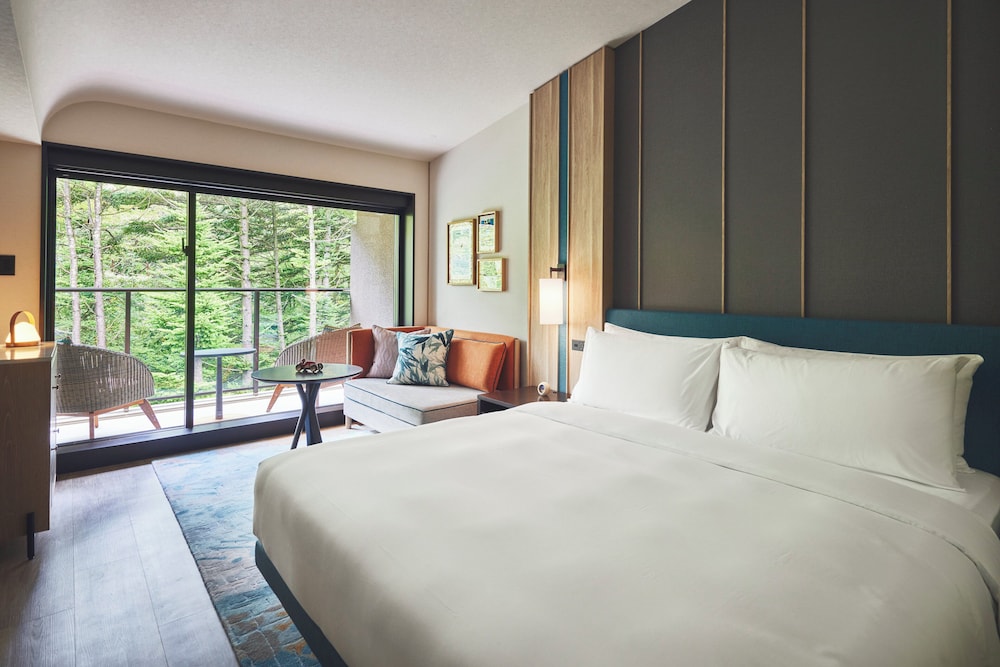 Standard Room, 1 King Bed, River View - Photo 1