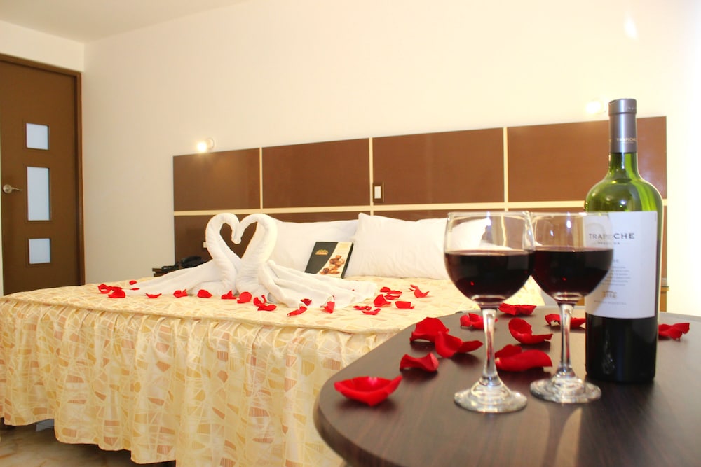 Suite, 1 King Bed photo 3
