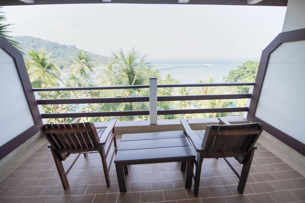 Deluxe Seaview - Photo 14