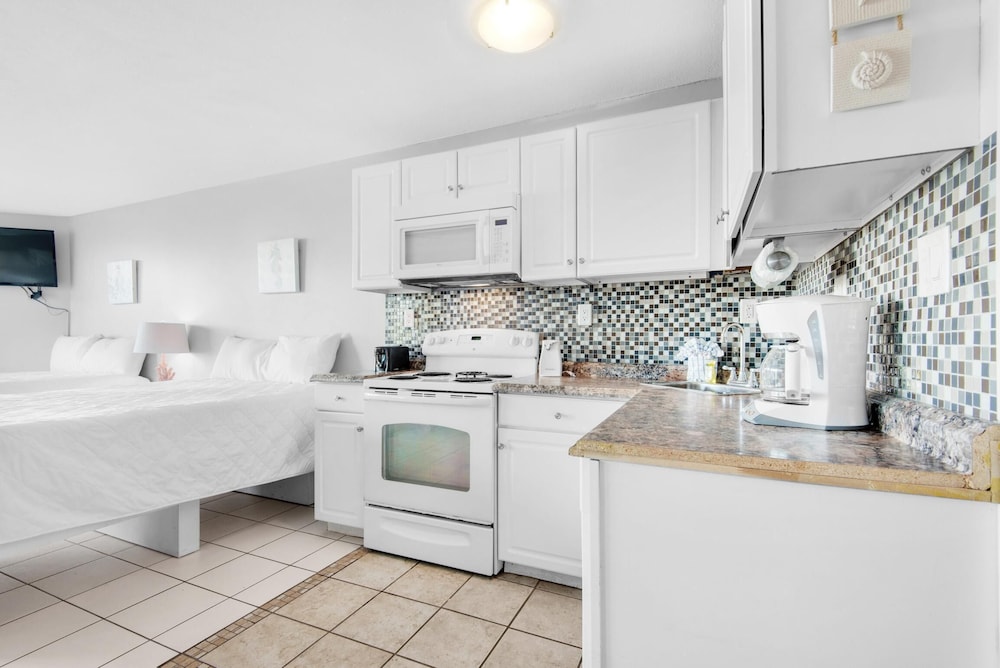 Studio, 2 Queen Beds (Top of the Gulf 208) photo 2