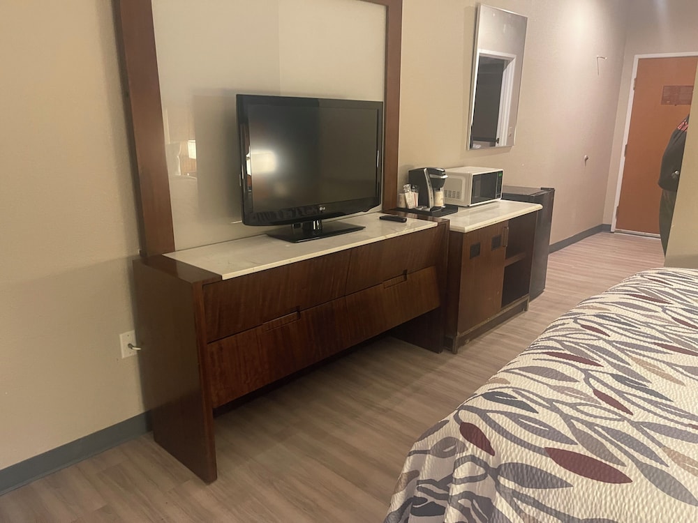 Suite, 1 King Bed, Non Smoking - Photo 3