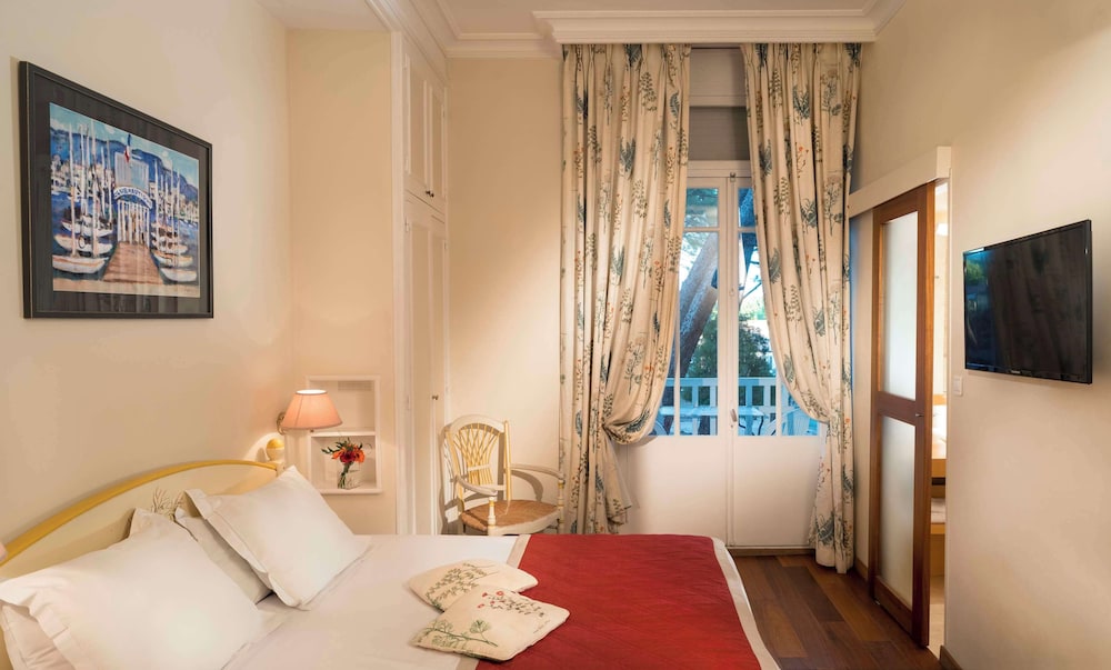Classic Room, 1 Queen Bed, Non Smoking - Photo 2