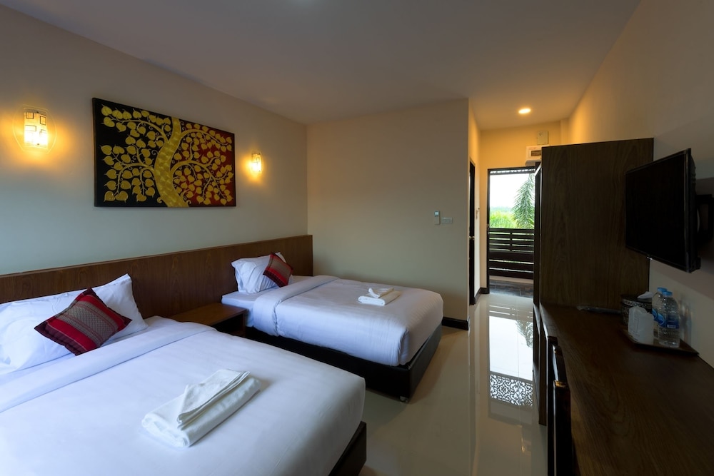 Twin room photo 2