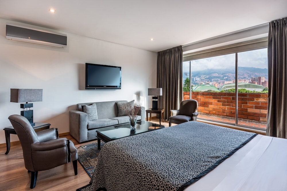 Suite, 1 Double Bed, Balcony - Photo 6