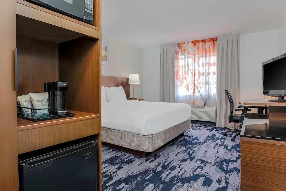 Room, 1 King Bed (Mobility/Hearing Access, Roll-In Shwr) - Photo 1