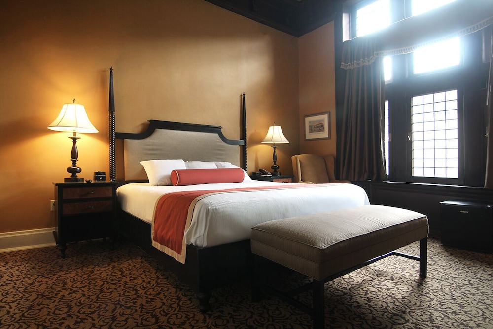 Deluxe Room, 1 King Bed, Accessible (Fifth Avenue House) photo 2