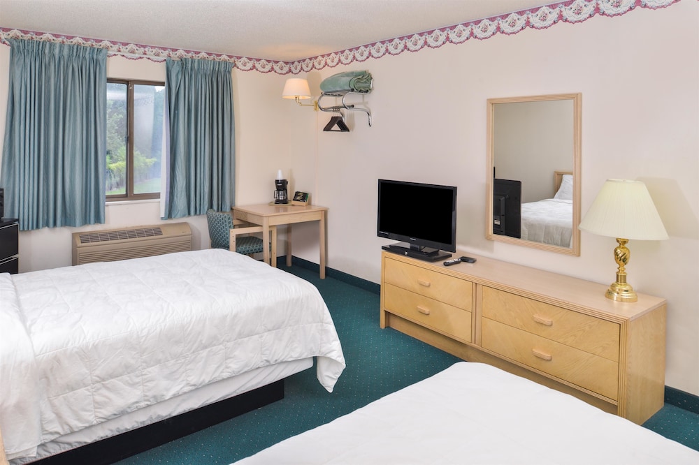 Room, 2 Double Beds, Non Smoking - Photo 2