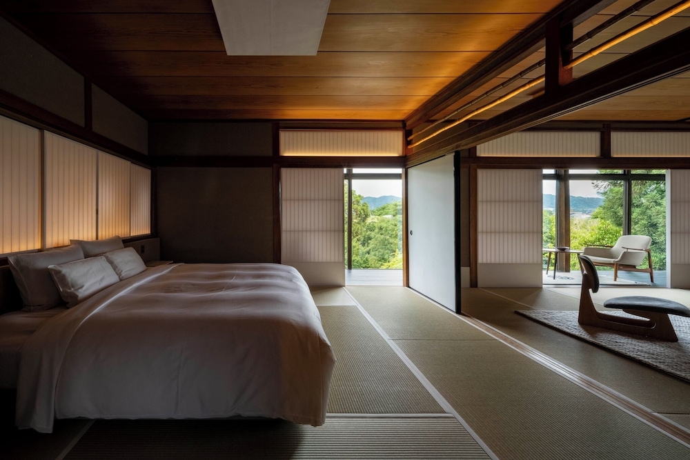 Yu (For 3 or more guests: extra futon bedding will be provided.)