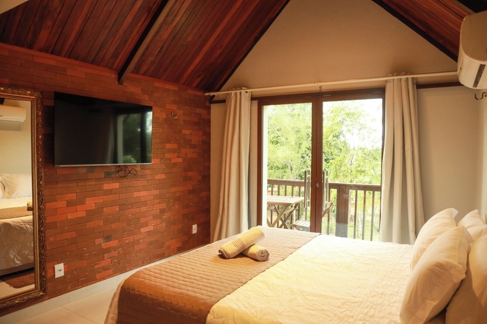 Deluxe Chalet, 1 King Bed, Non Smoking photo 3