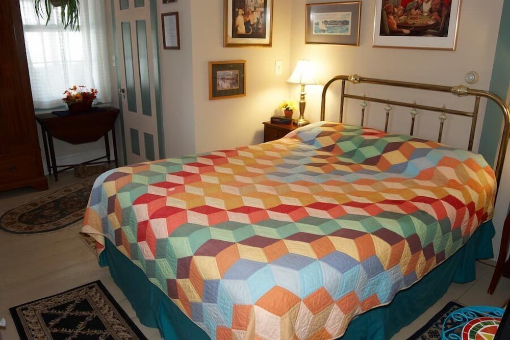 Standard Room, 1 Queen Bed photo 2