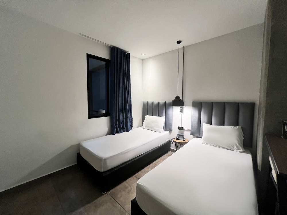 Standard Twin Room photo 2