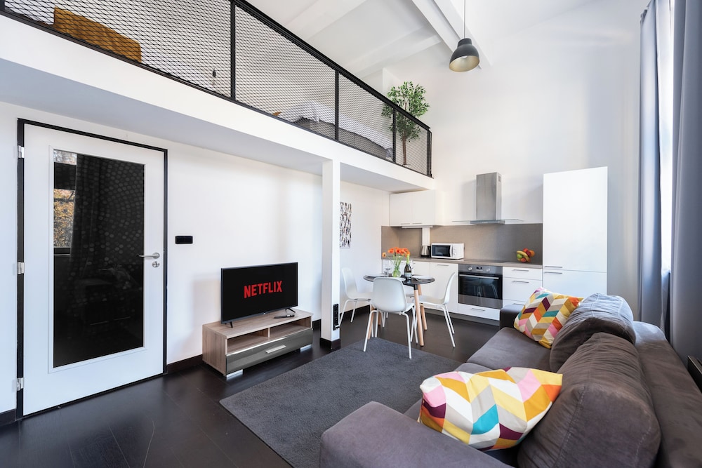 Comfort Apartment, Courtyard View