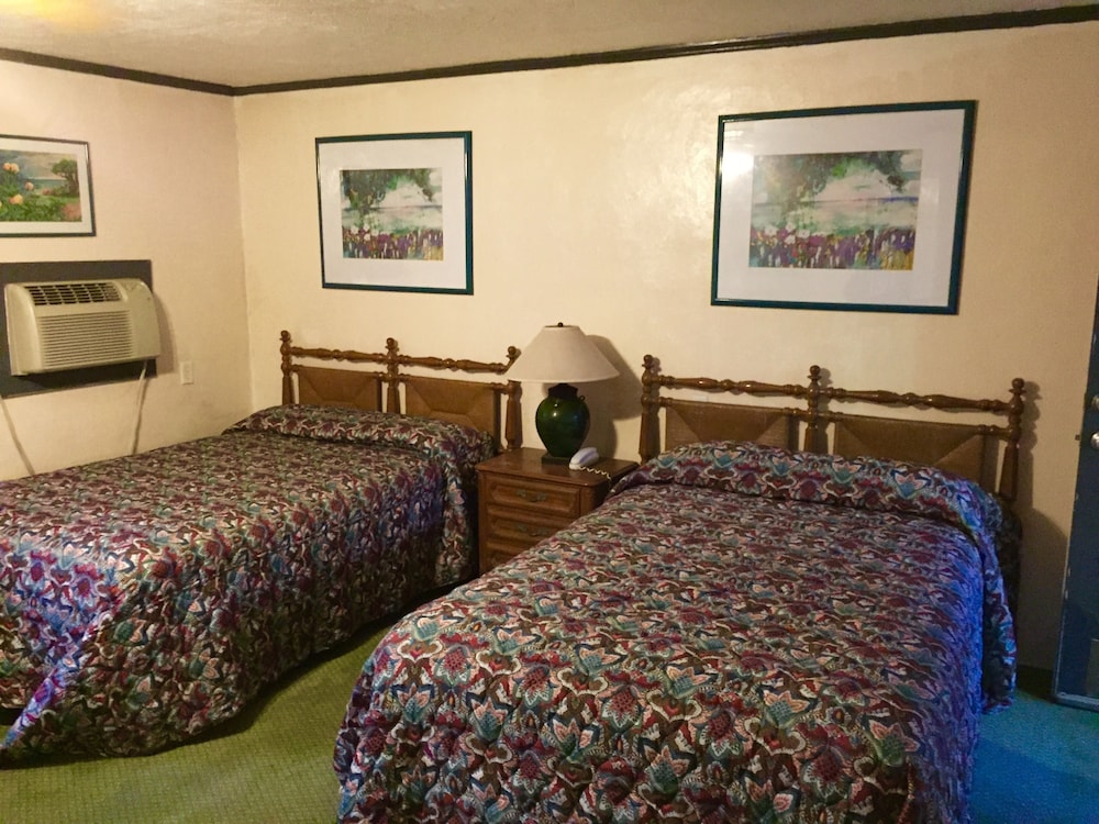 Standard Room, 2 Double Beds, Smoking photo 3