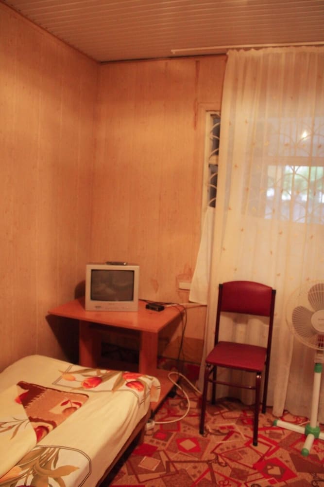 Economy Triple Room, Shared Bathroom photo 2