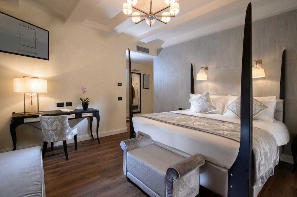 Deluxe Double or Twin Room, Canal View photo 3