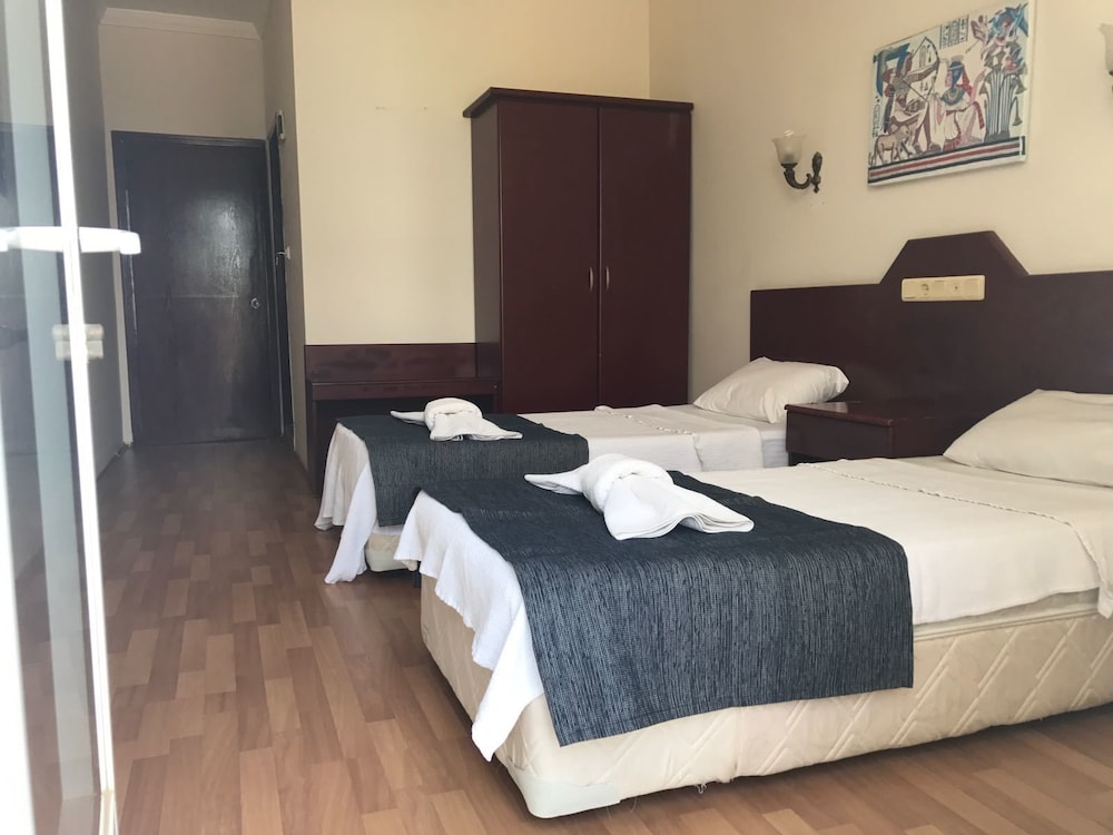 Standard Twin Room photo 3
