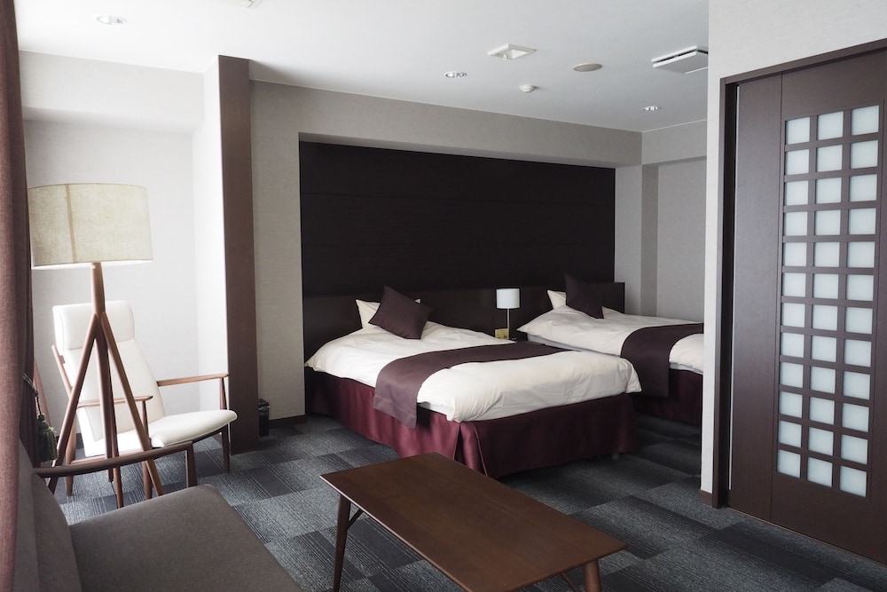 [Main Building] Deluxe Room, with Private Bath & Toilet, WiFi, Non Smoking