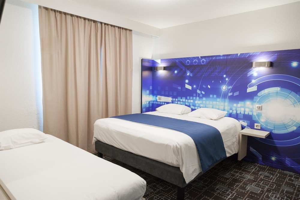 Standard Room, Multiple Beds photo 3
