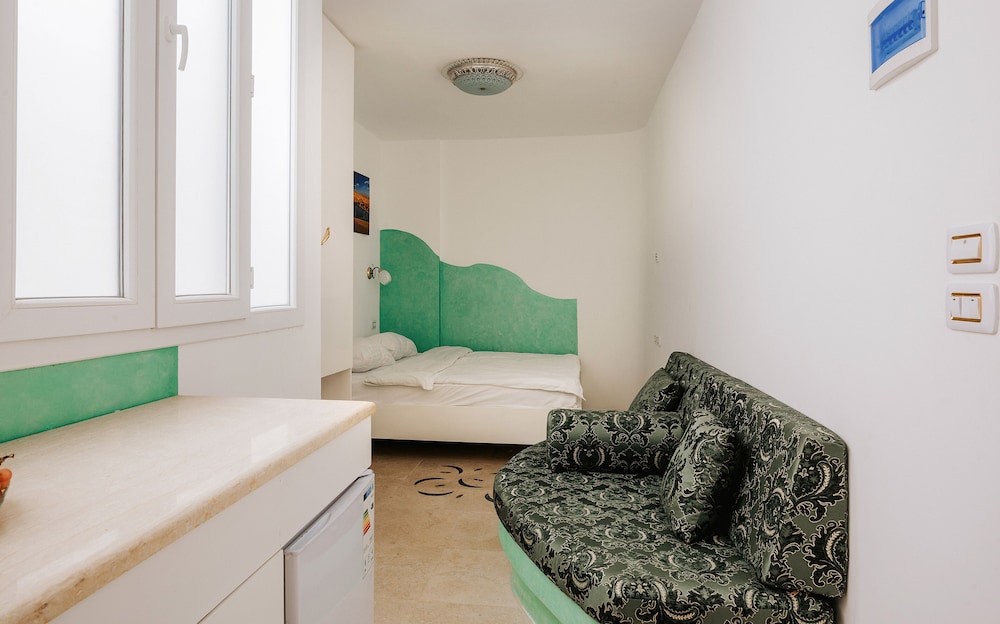City Triple Room (2 + 1 room) - Photo 4