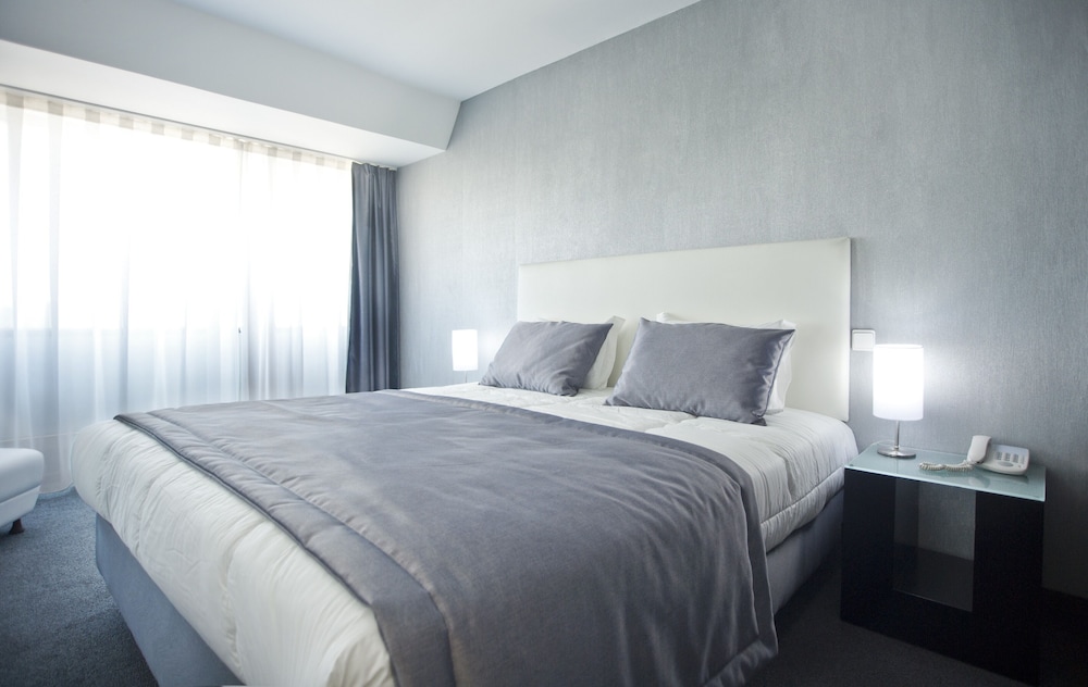 Suite - Photo 1