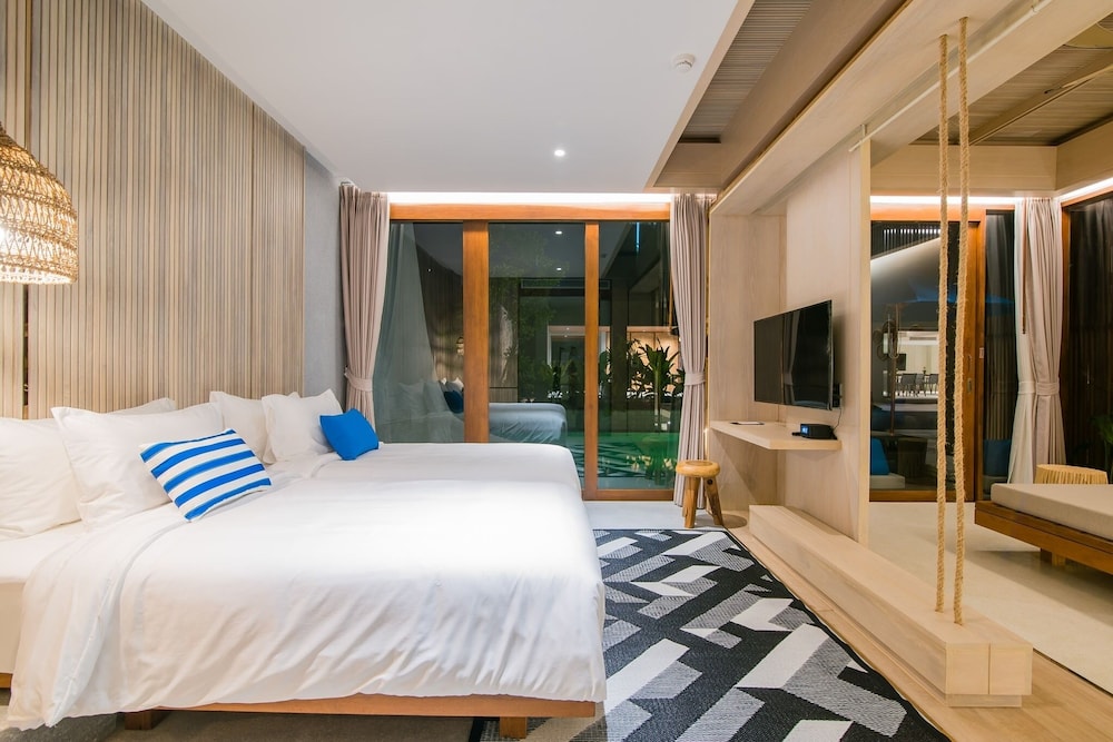 Pool Access Villa - Photo 1