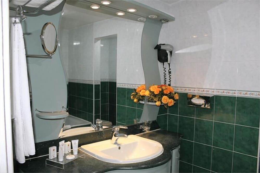 Classic Double or Twin Room - Photo 14