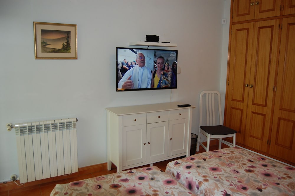Charming 3-bedroom Villa With Wifi and Central Heating in Beautiful Santa Bárbar, 写真 37