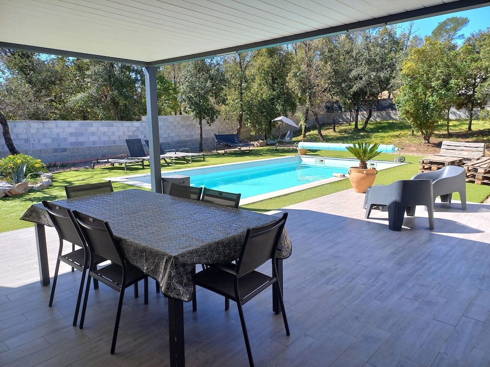Villa photo 2