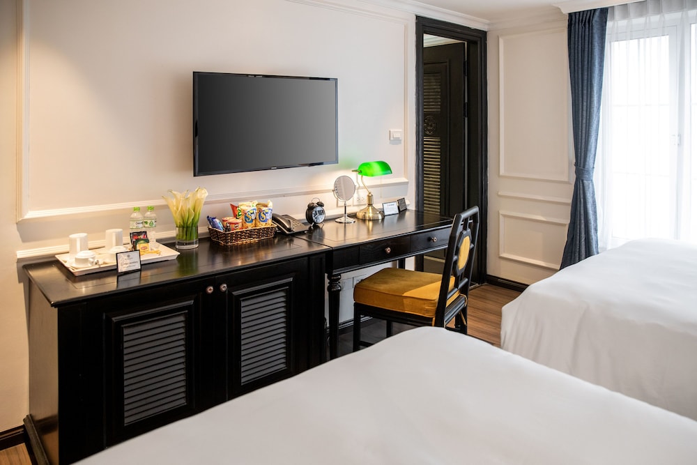 Deluxe Room, Non Smoking, No Windows - Photo 5