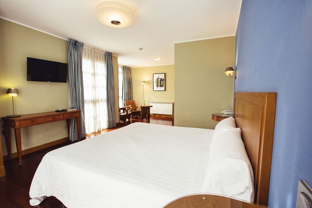 Deluxe Room - Photo 5