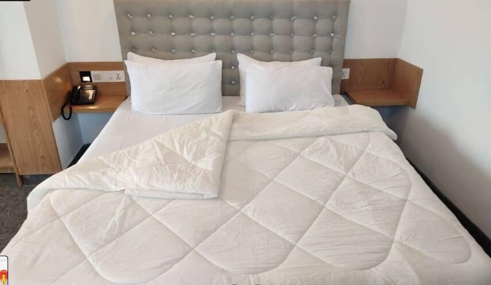 Premium Single Room photo 3
