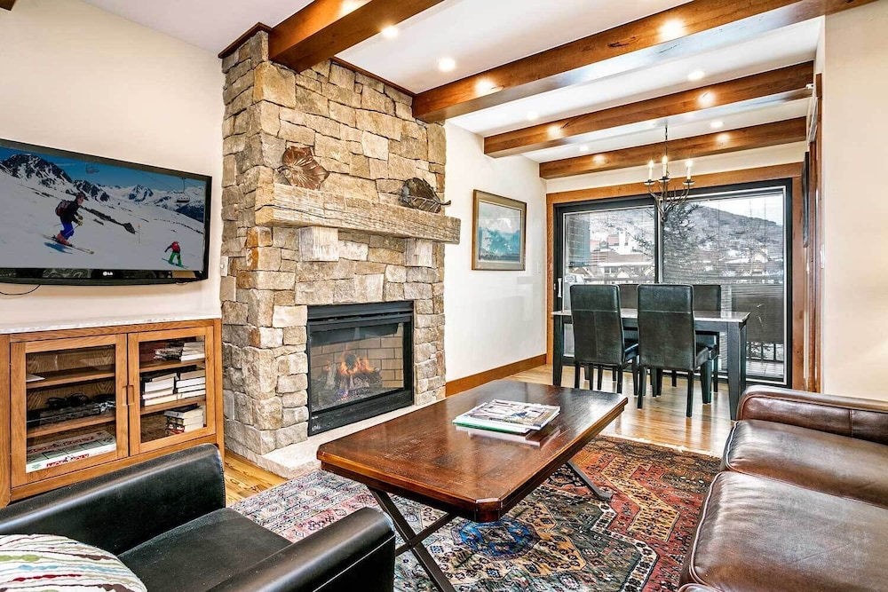 Condo, 2 Bedrooms 2 Bathrooms (Diamond 900 Square Foot Condominium) - Photo 7