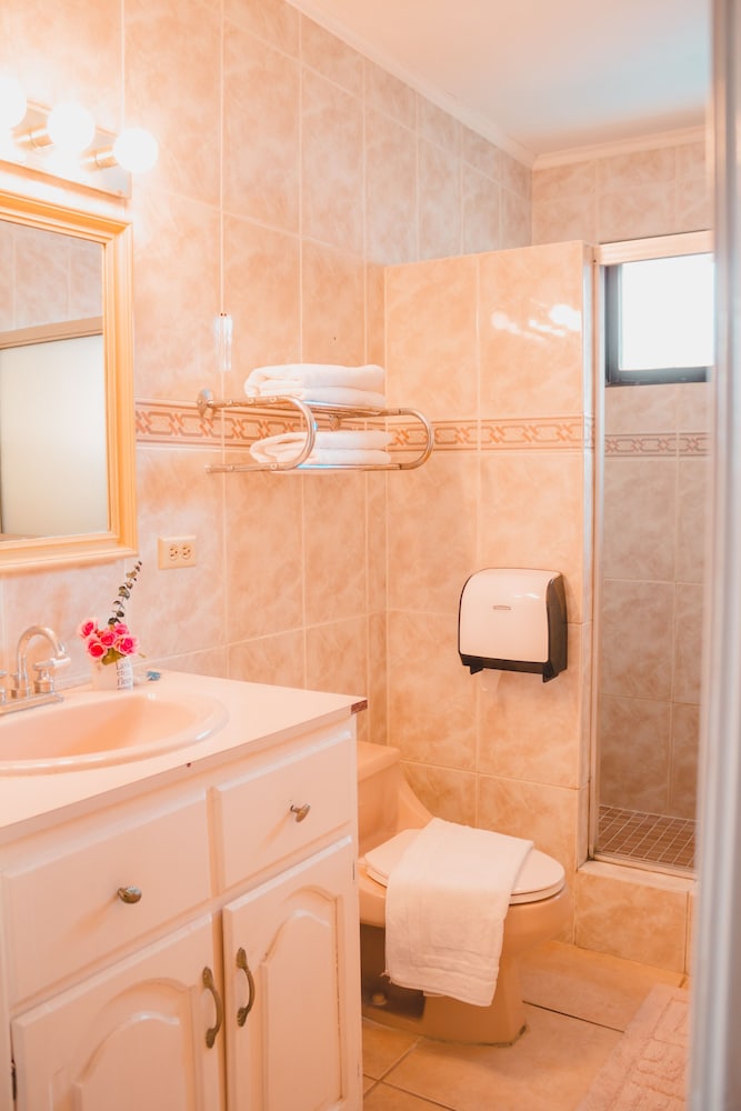 Family Room, Private Bathroom photo 3