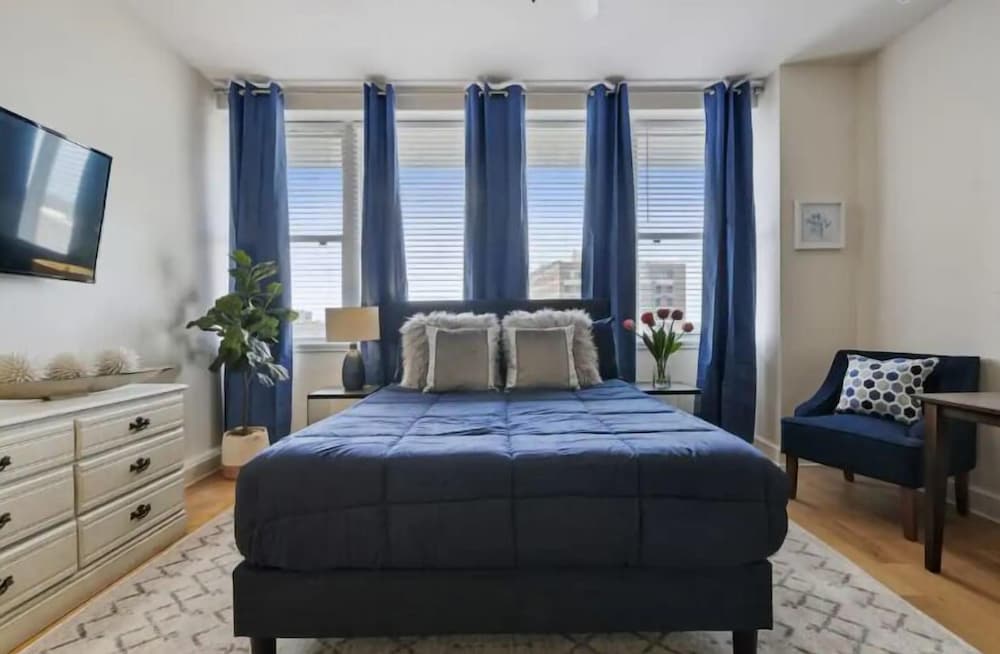 Comfort Condo, 1 Queen Bed, Air conditioning, City View