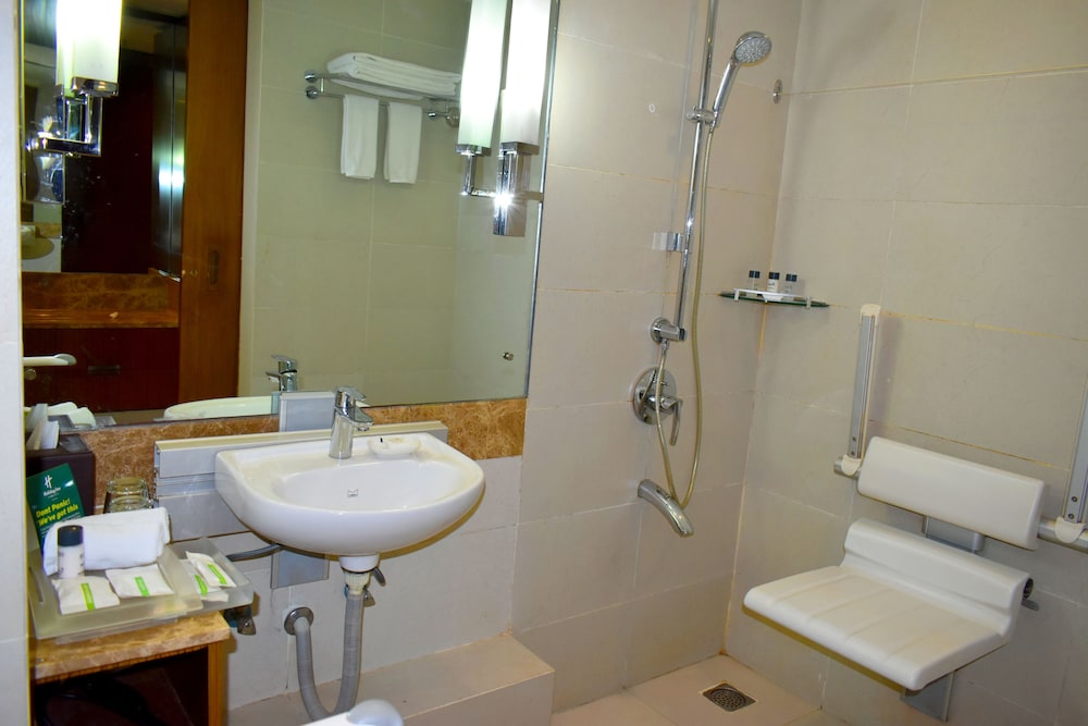Standard Room, 2 Twin Beds, Smoking (High Floor) - Photo 8