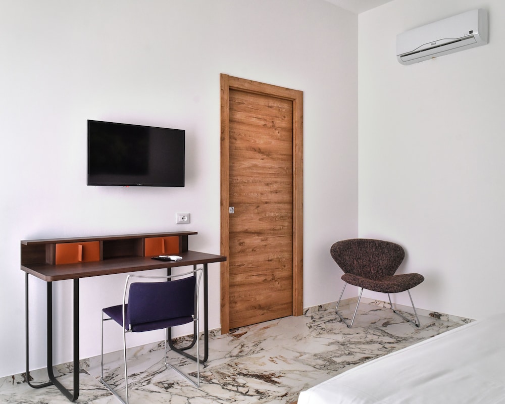 Exclusive Apartment, 1 Bedroom, Annex Building - Photo 3
