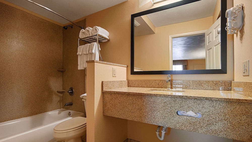Standard Room, 2 Double Beds, Non Smoking - Photo 6