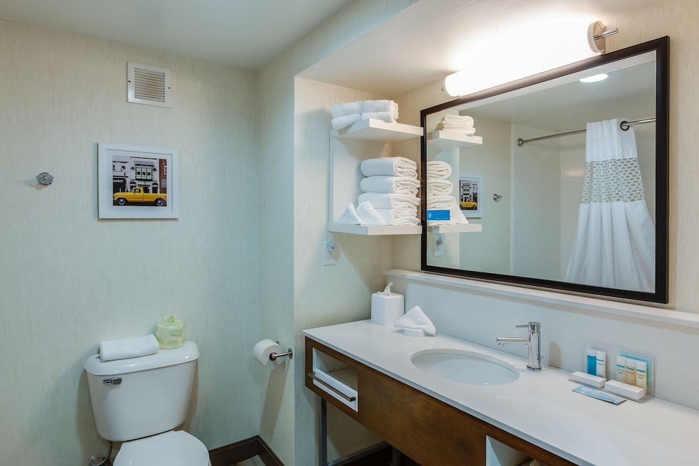 Room, 1 King Bed, Accessible - Photo 11