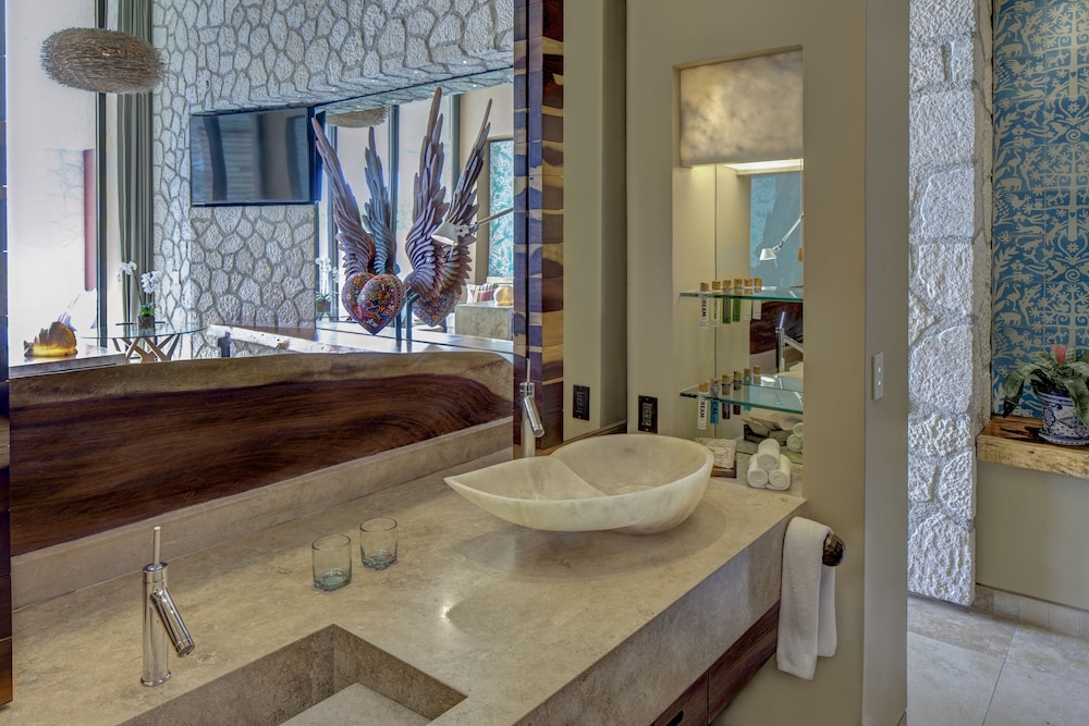 Suite, Oceanfront (wellness)