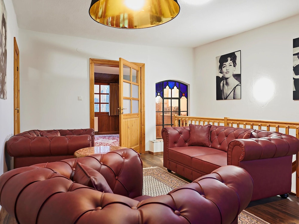 Deluxe House, 4 Bedrooms photo 3
